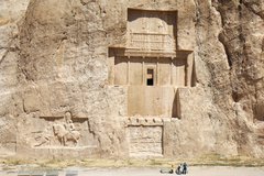 In den Fels gehauene Gräber bei Persepolis im Iran