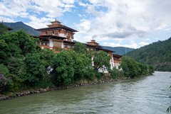 Punakha Dzong direkt am Fluss in Bhutan