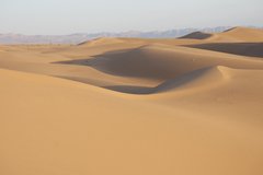 Sanddünen so weit das Auge reicht bei Mesr im Iran