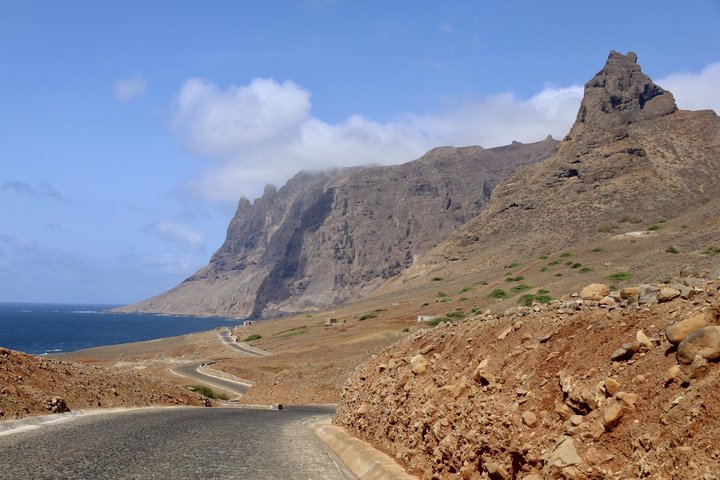 Küstenstrasse auf Sao Nicolau