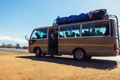 Abfahrt mit dem Bus zum Trekkingstart am Kilimanjaro