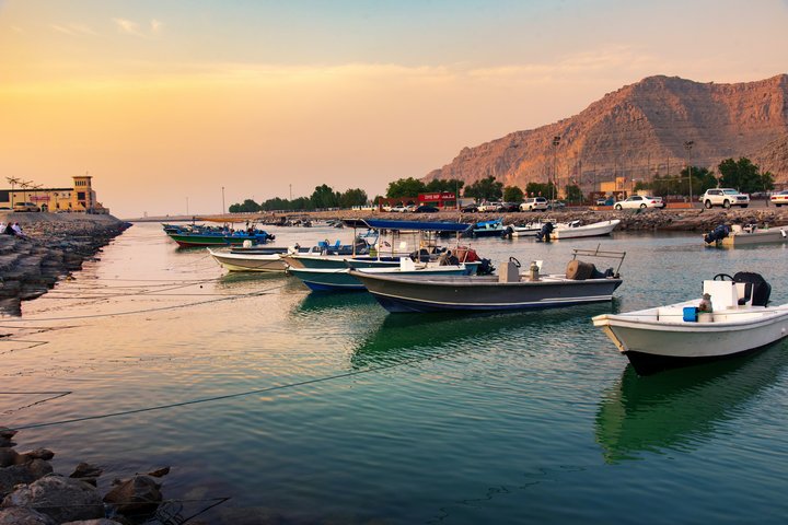 Abendstimmung am Hafen vom Khasab in Oman 