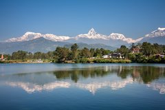 Pokhara am Phewa See mit traumhafter Aussicht aufs Annapurna-Massiv