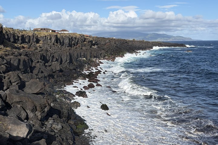 Vulkanische Küste auf der Insel Pico der Azoren