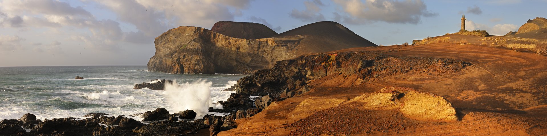 Vulkangebiet Capelinhos an der Meeresküste auf den Azoren