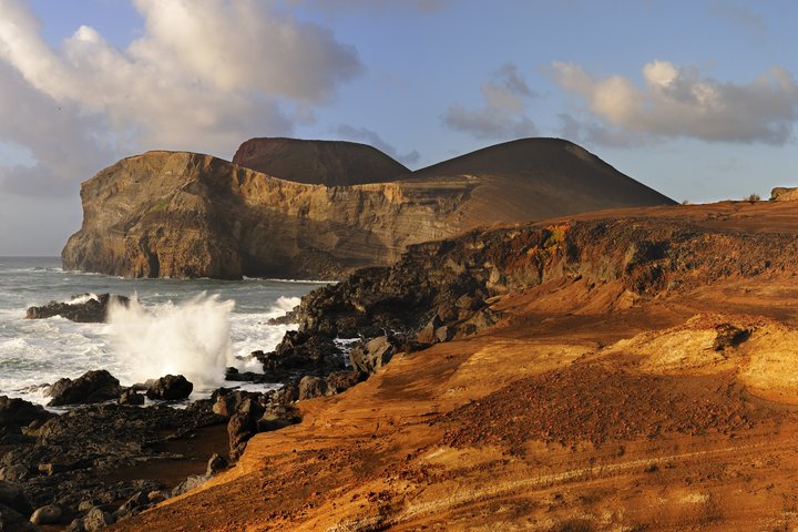 Vulkangebiet Capelinhos an der Meeresküste auf den Azoren