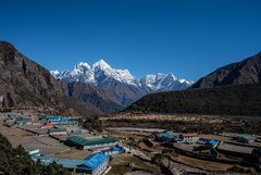 Blick auf Thame und den Himalaya in Nepal