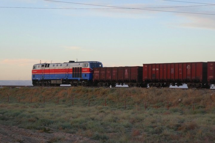 Güterzug Güterzug in der Steppe von Kasachstan