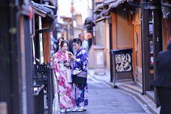 Schöne Geishas in den Gassen von Kyoto - Japan