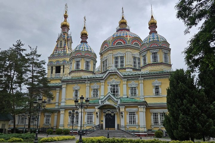Christi Himmelfahrts Kathedrale in Almaty Christi Himmelfahrts Kathedrale in Almaty