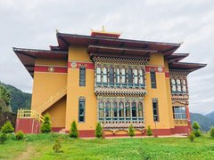 Aussenansicht des traditionellen Gästehauses in Paro