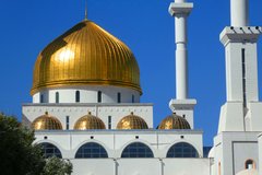 Goldene Kuppel der Moschee in Astana