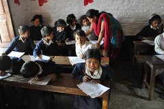 Kinder in einer Schule bei Gurung, Nepal