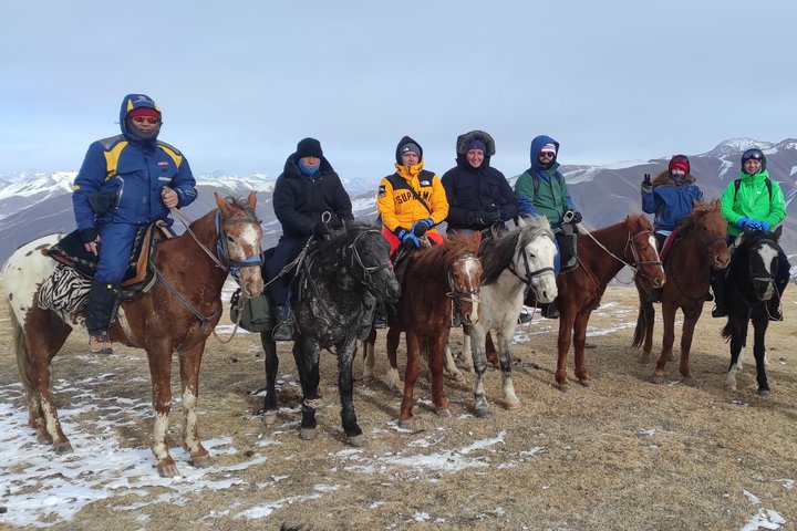 Reiten und Pferde im winterlichen Kirgistan