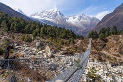 Hängebrücke auf der Manaslu Umrundung in Nepal