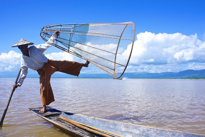 Einheimischer Fischer auf dem Inle See