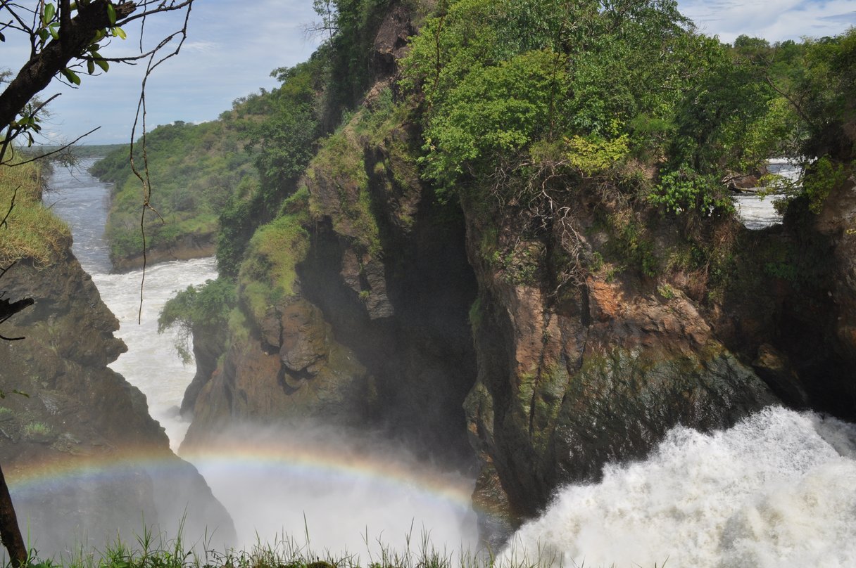 Murchison Falls mit Regenbogen in Uganda
