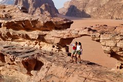 Schöne Ausblicke über die Felsformationen von Wadi Rum