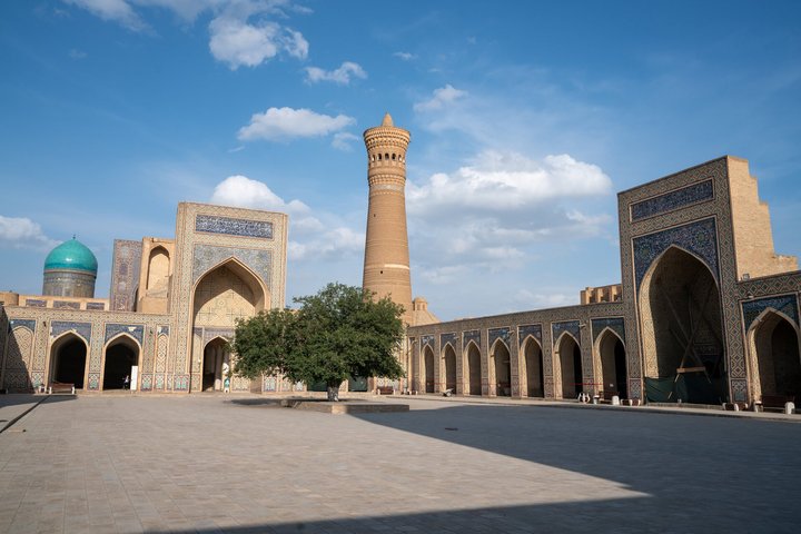Grosse Kalon-Moschee und Minarett in Buchara