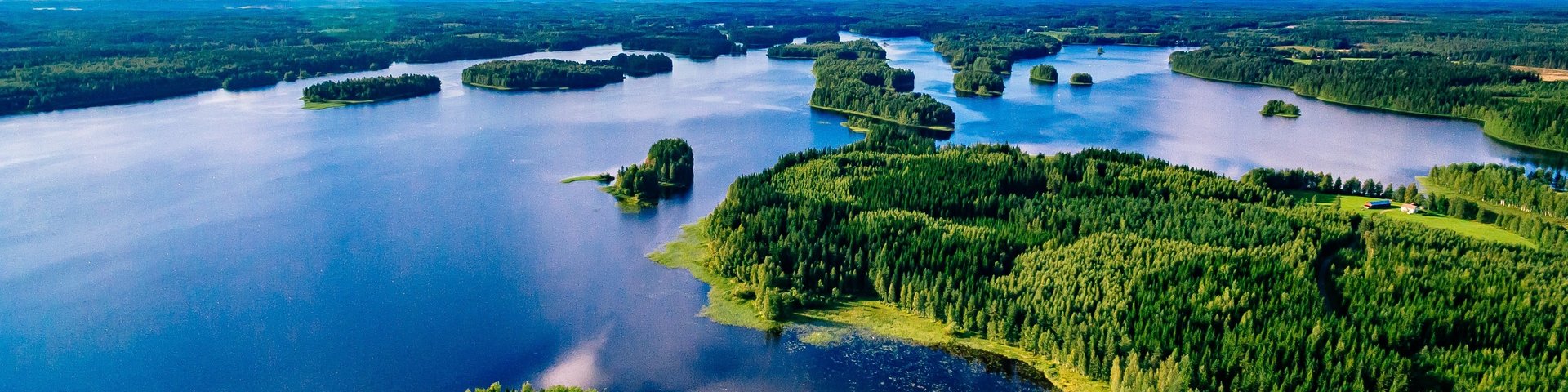 Seen und Wälder in Finnland