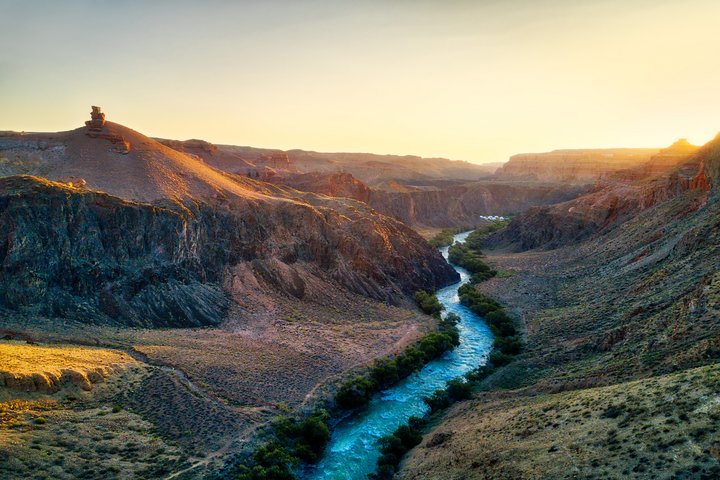 Canyons, singende Dünen und wilde Bergtäler