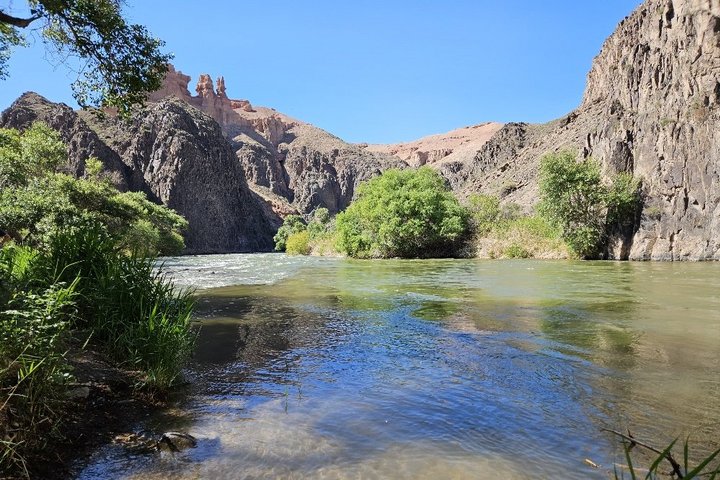 Fluss im Charyn-Canyon Fluss im Charyn-Canyon