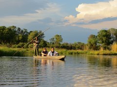 Bootstour mit dem traditionellen Mokoro im Okavango-Delta in Botswana