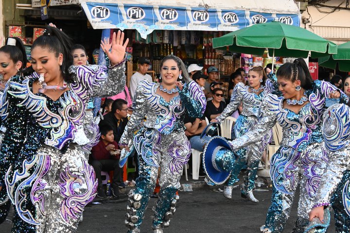 Tänzerinnen an der Fiesta de la Virgen de Guadalupe
