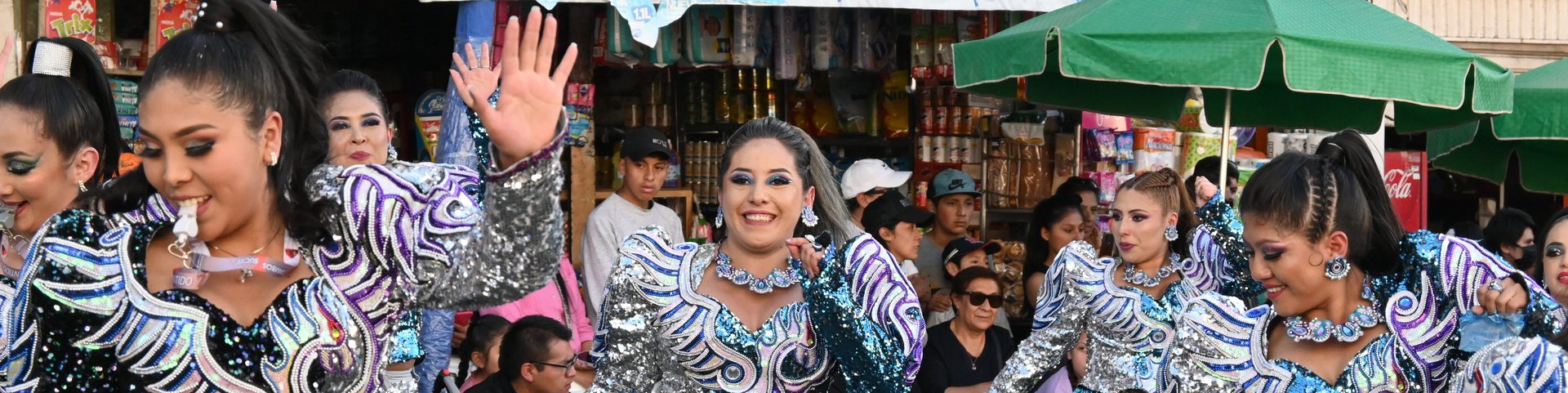 Tänzerinnen an der Fiesta de la Virgen de Guadalupe