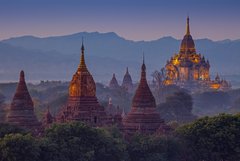 Die Tempel von Bagan nach Sonnenuntergang