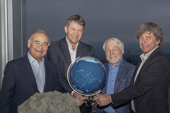 Gruppenfoto mit Walter Kamm und André Lüthi mit DK Travel Holding
