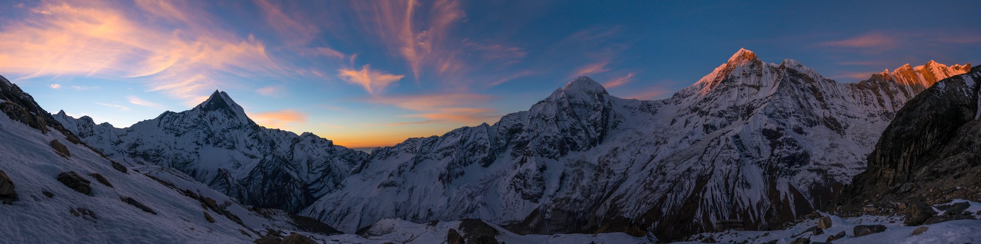 Sonnenaufgang über der Annapurna Kette