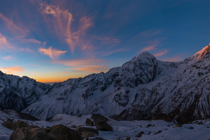 Sonnenaufgang über der Annapurna Kette