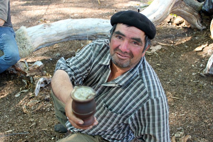 Gaucho mit Mate-Tee in Patagonien