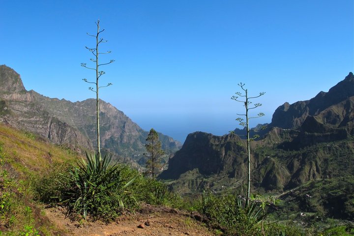 Aussichtspunkt über die Berge hin zum Meer auf den Kapverden
