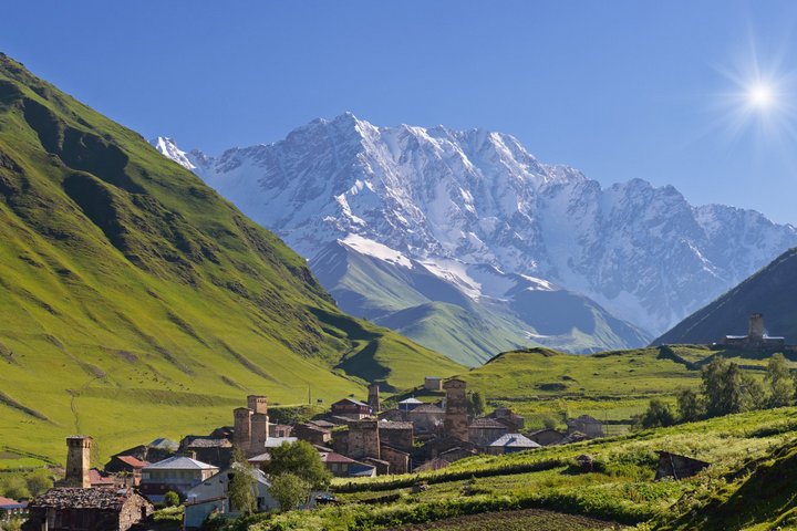 Imposante Aussicht auf den Schchara Berg bei Uschguli