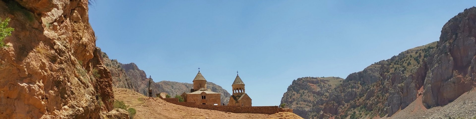 Wanderung zum Kloster Noravank in Armenien