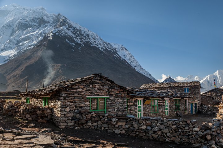 Typische Steinhäuser auf der Manaslu Umrundung in Nepal