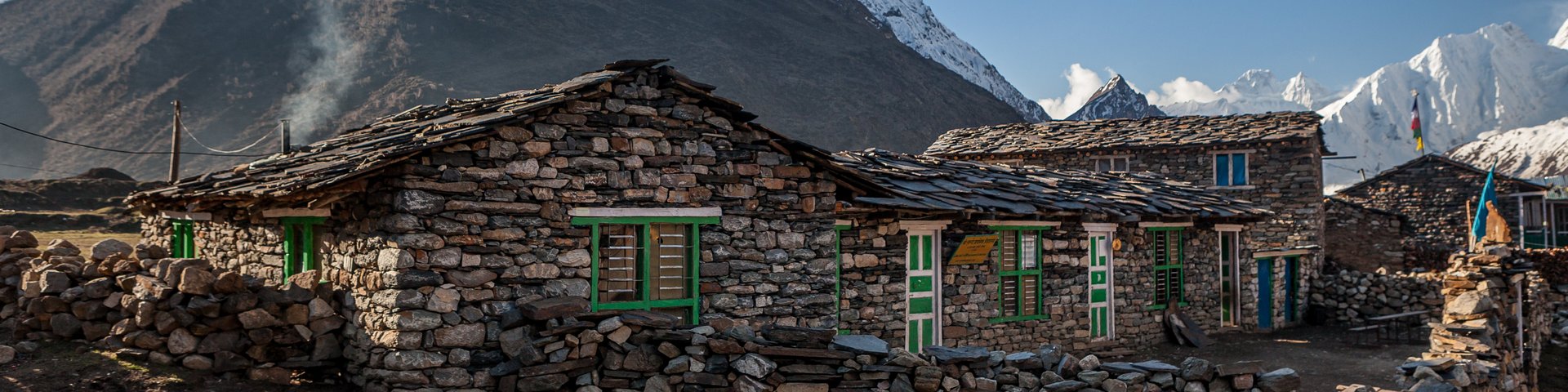 Typische Steinhäuser auf der Manaslu Umrundung in Nepal