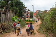 Frauen auf der Strasse in Ambositra