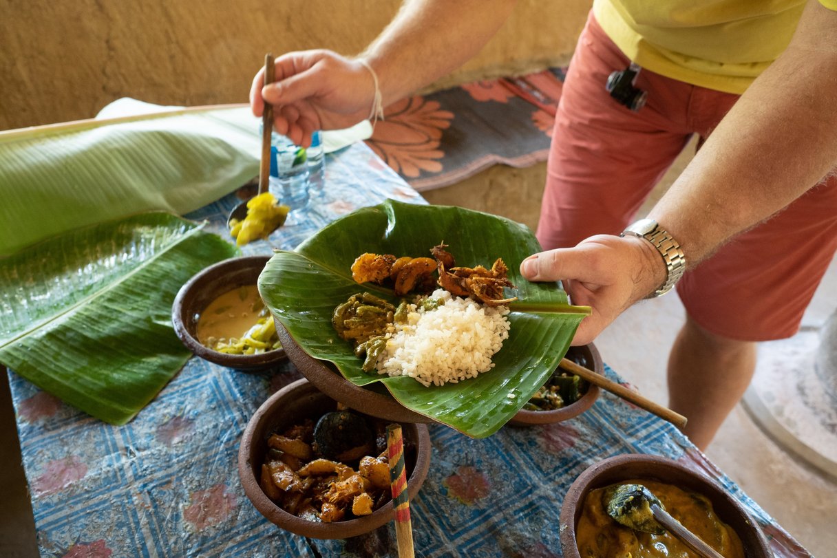Reis und Curry in einem Eco Village in Hiriwadunna, Sri Lanka Reis und Curry in einem Eco Village in Hiriwadunna, Sri Lanka