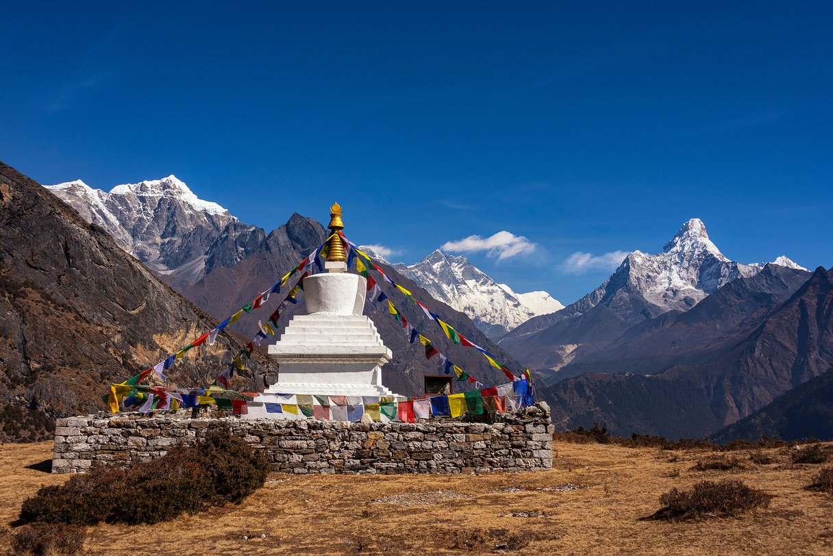 Stupa vor dem Himalaya-Panorama Stupa vor dem Himalaya-Panorama