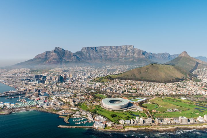 Vogelperspektive von Kapstadt mit Tafelberg 