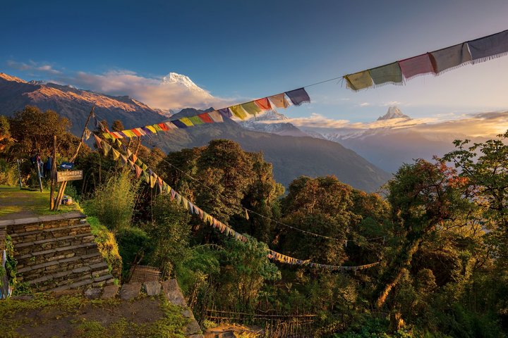 Himalaya und Gebetsfahnen