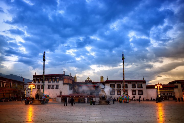 Tibetisches Kloster in Abendstsimmung