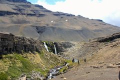 Wanderer und Wasserfälle auf dem Weg zum Cerro Plataforma