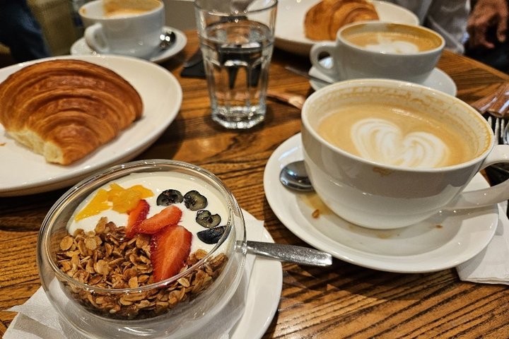 Wohlverdientes Frühstück in Almaty Wohlverdientes Frühstück in Almaty