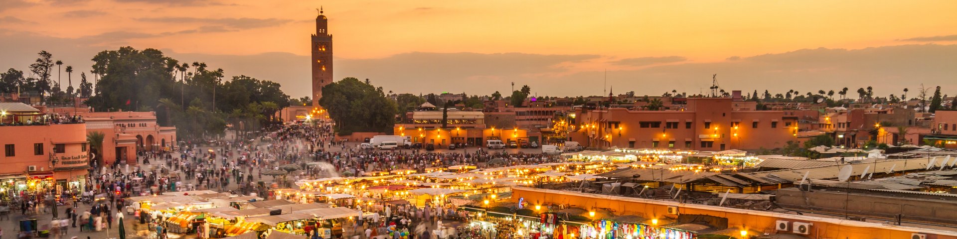 Abendstimmung über dem Djemaa el-Fna in Marrakesch