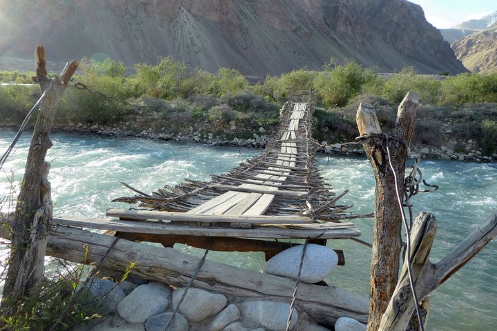 Brücke im Pamir-Gebirge