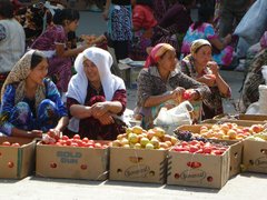 Auf dem bunten Markt in Usbekistan